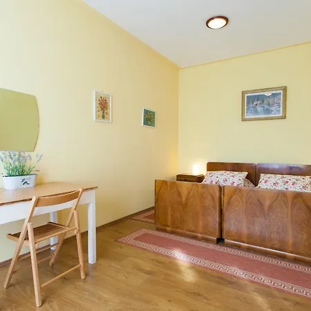 アパート Garden モトヴン